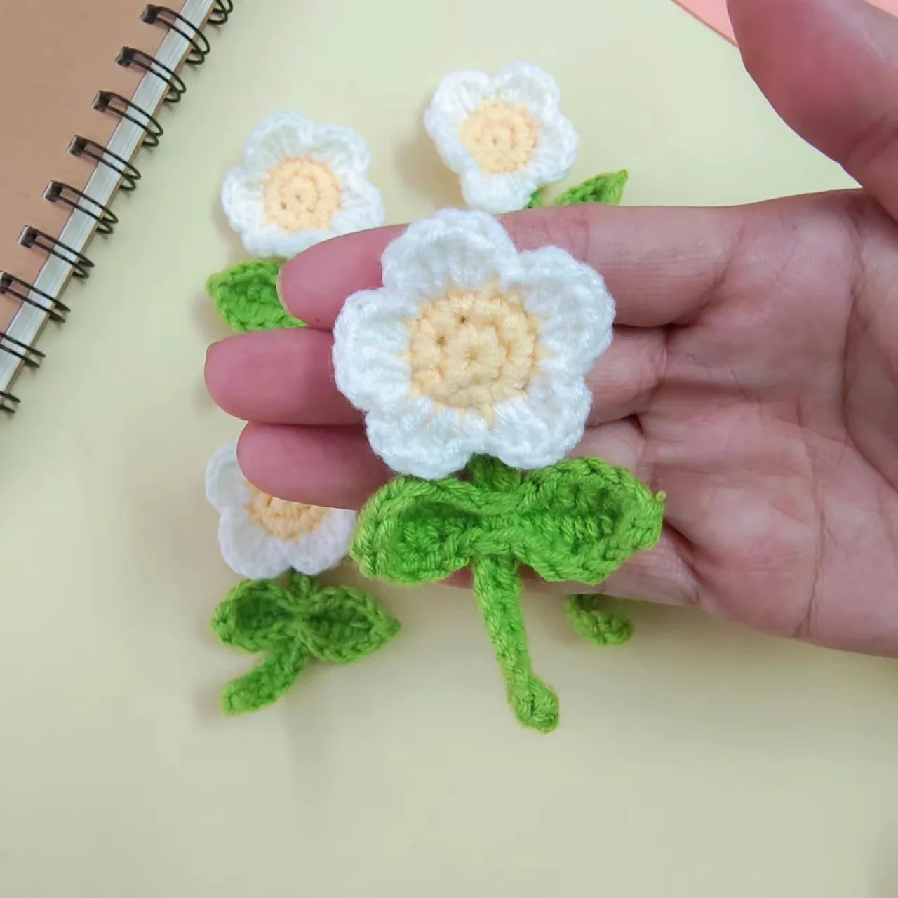 5Pcs Wool Flowers Hand-woven Sunflower Clothing Patch DIY Small Hair Accessories Clothing Corsage Sticker