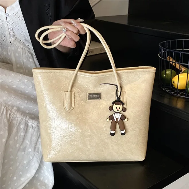 

2025 New Retro Trendy Casual Large Capacity Tote Bag for Women, High Grade and Fashionable Underarm Bag, Versatile Shoulder Bag