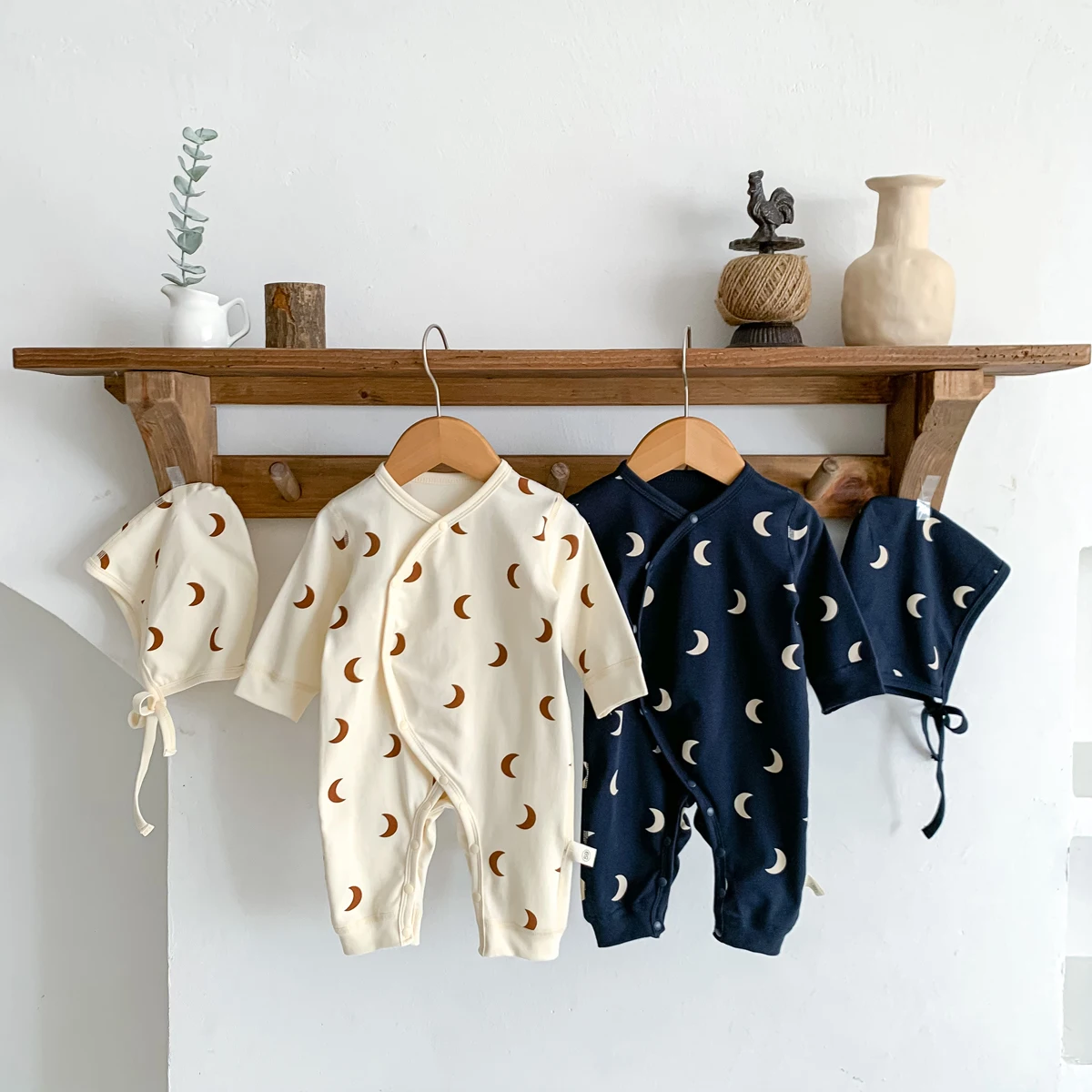 Baby's jumpsuit baby's spring and autumn round neck moon printed side buckle hat jumpsuit