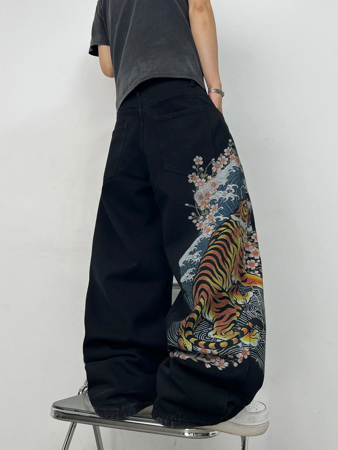 Men's Black Baggy Wide-Leg Jeans with Tiger Cherry Blossom and Wave Print  Y2K Streetwear Hip-Hop Fashion Casual Versatile Pants