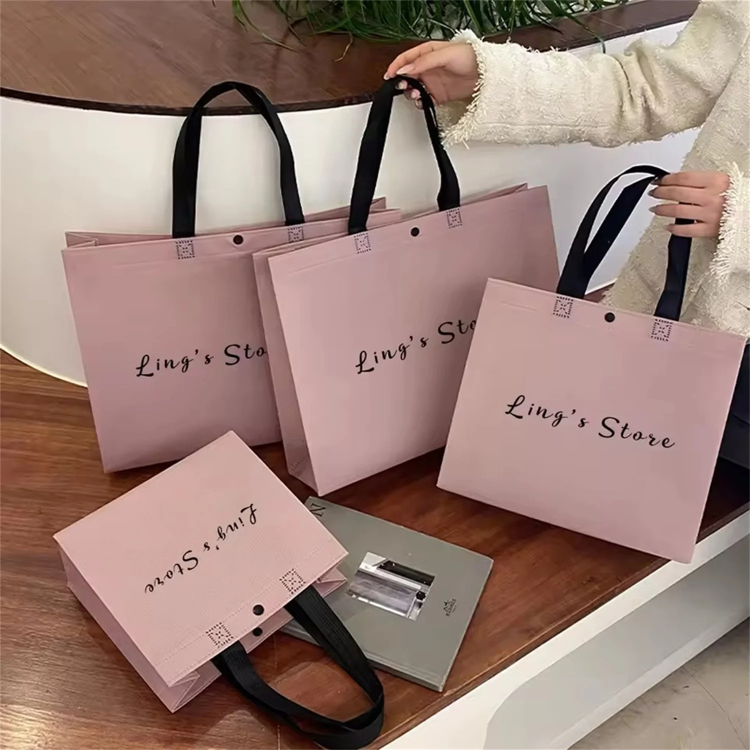 200 قطعة شخصية غير المنسوجة مجوهرات حمل حقيبة التسوق فستان القماش تي شيرت مستحضرات التجميل هدايا الزفاف هدية الأحذية التعبئة والتغليف حقيبة يد