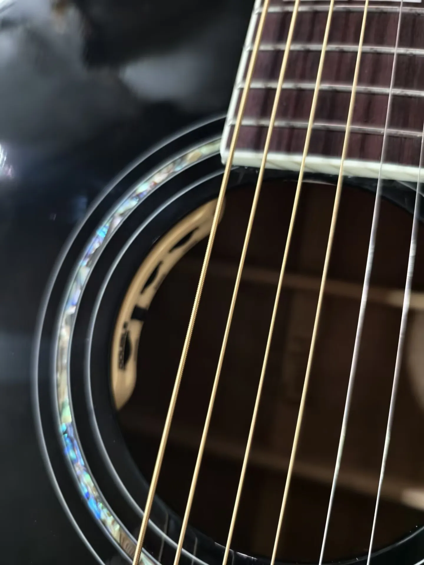 Jumbo Professionelle Gitarre, Massivholzdecke, Schwarze Ausführung im Guild-Stil, 6-Saitige Akustik-Elektro-Gitarre