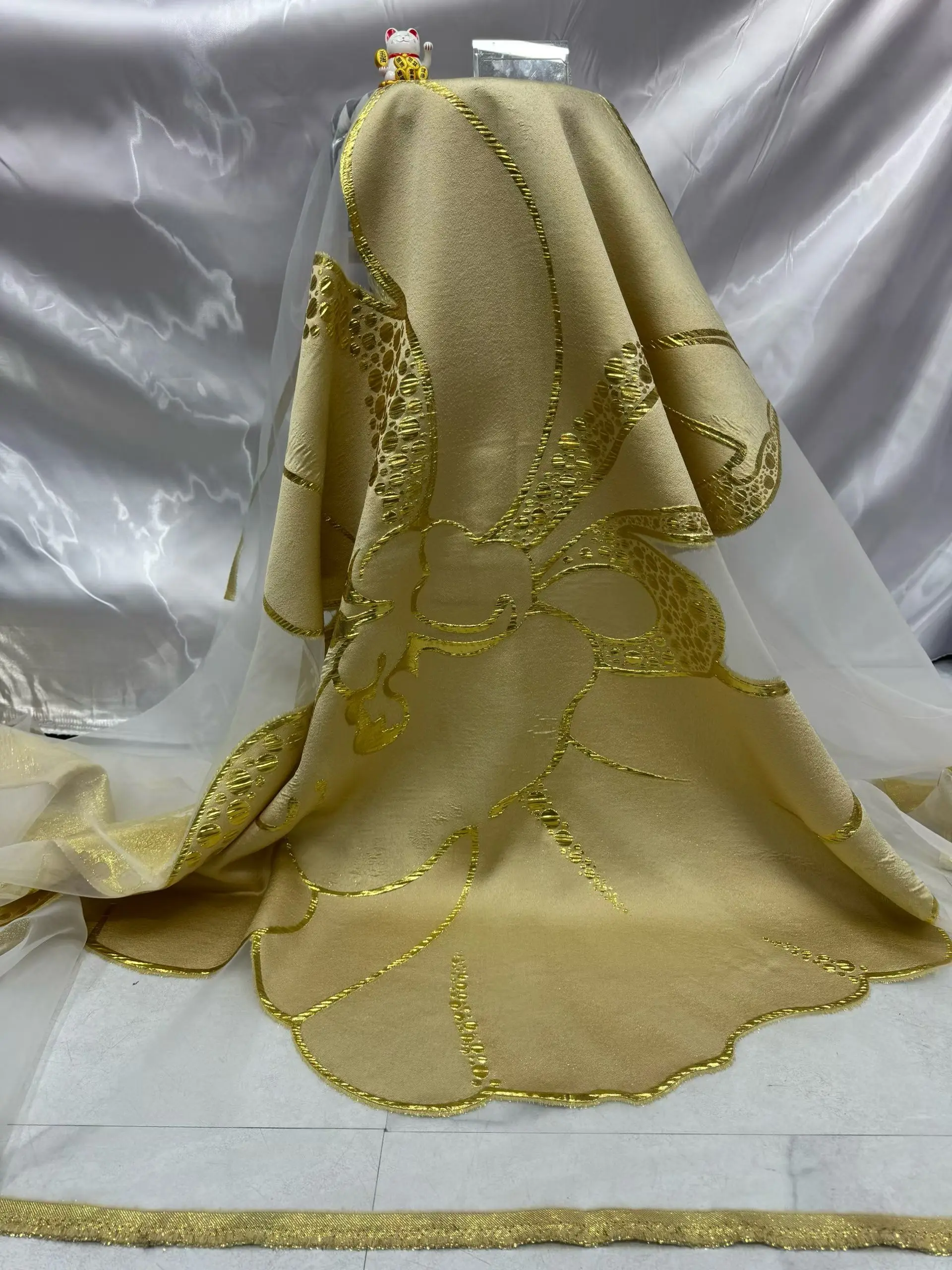 

Latest Gold African Jacquard Brocade Lace Fabric 2026 High Quality French Damask Organza Lace Fabric For Nigerian Party LCW2538