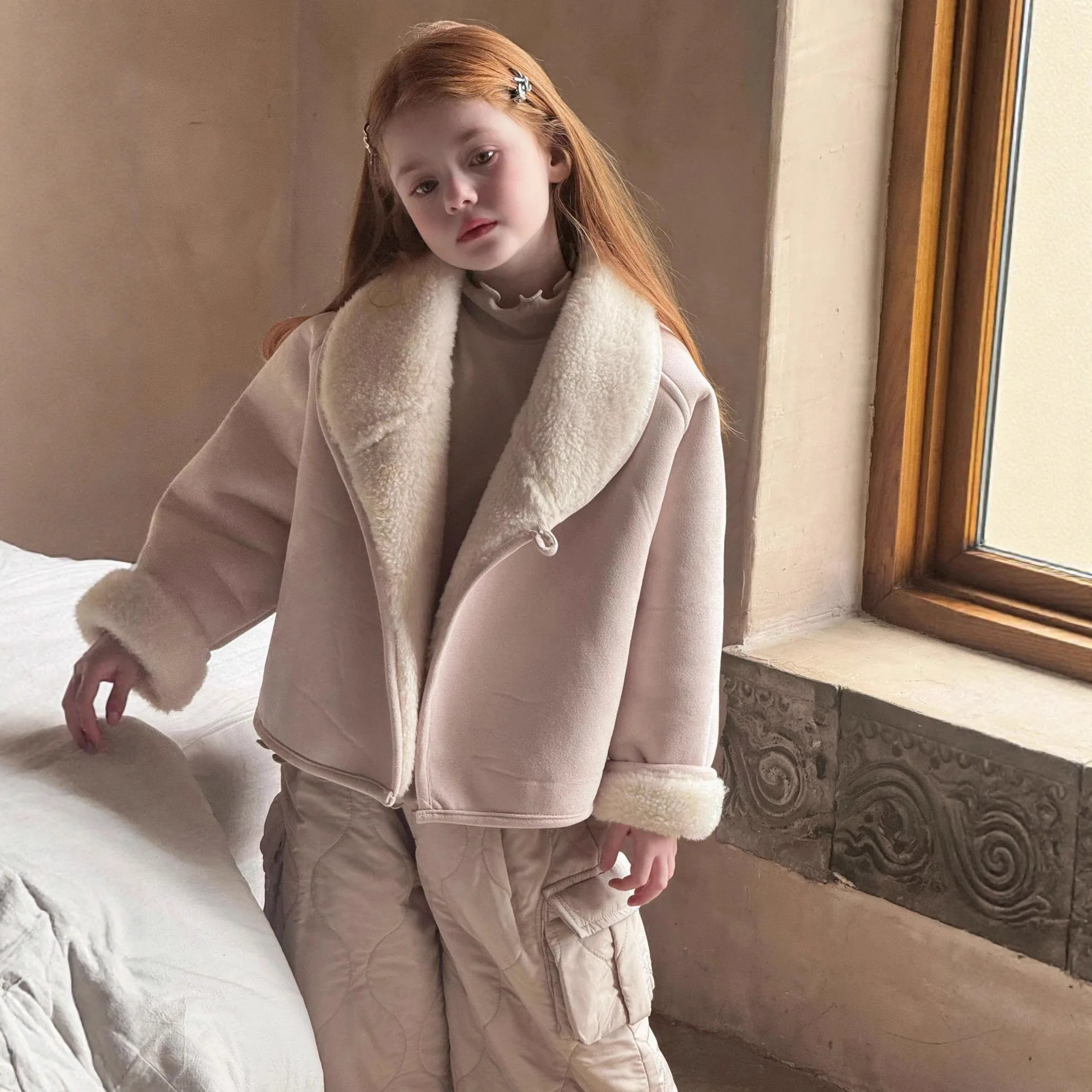 

2025 Autumn Winter New Children Clothing Children Fur One Piece Turn-down Collar Coat Girls Wool Thickened Coat