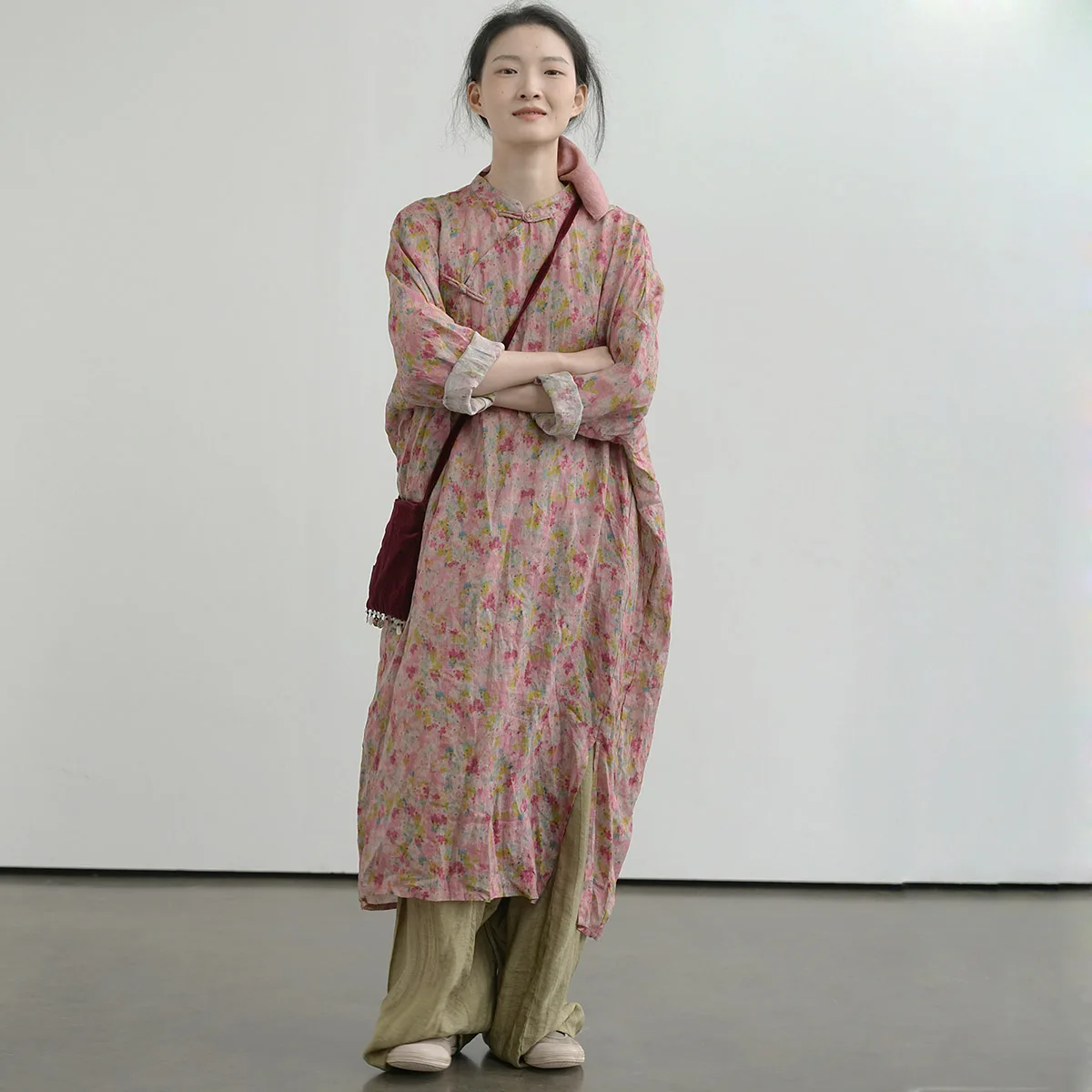 

Women premium lightweight ramie Floral Dress Long Sleeve Vintage loose-fit cocoon qipao traditional frog-button Pullover Robe