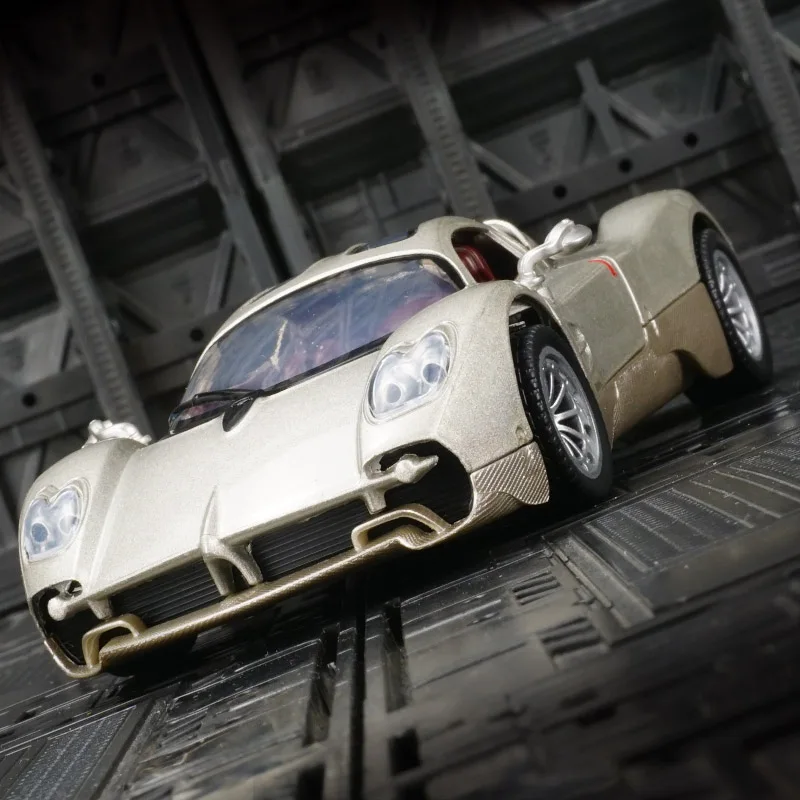 Ornamento per auto modello supercar in lega Pagani Utopia 1:32, la porta può essere aperta adatta per la raccolta e può essere regalata
