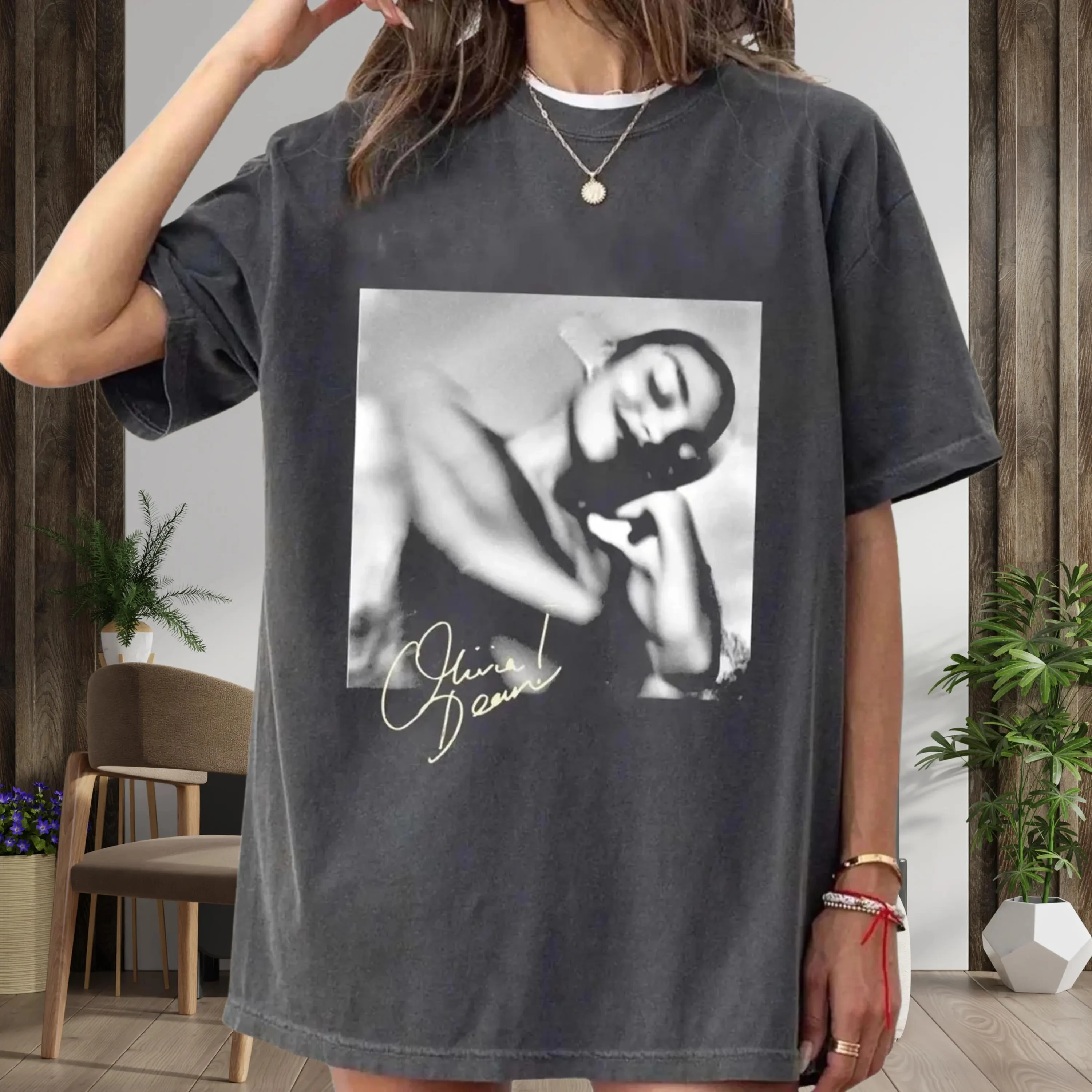 Summer Women's Retro Olivia Dean Print T-shirt Cotton and Breathable Short Sleeve Streetwear Oversized Loose Casual