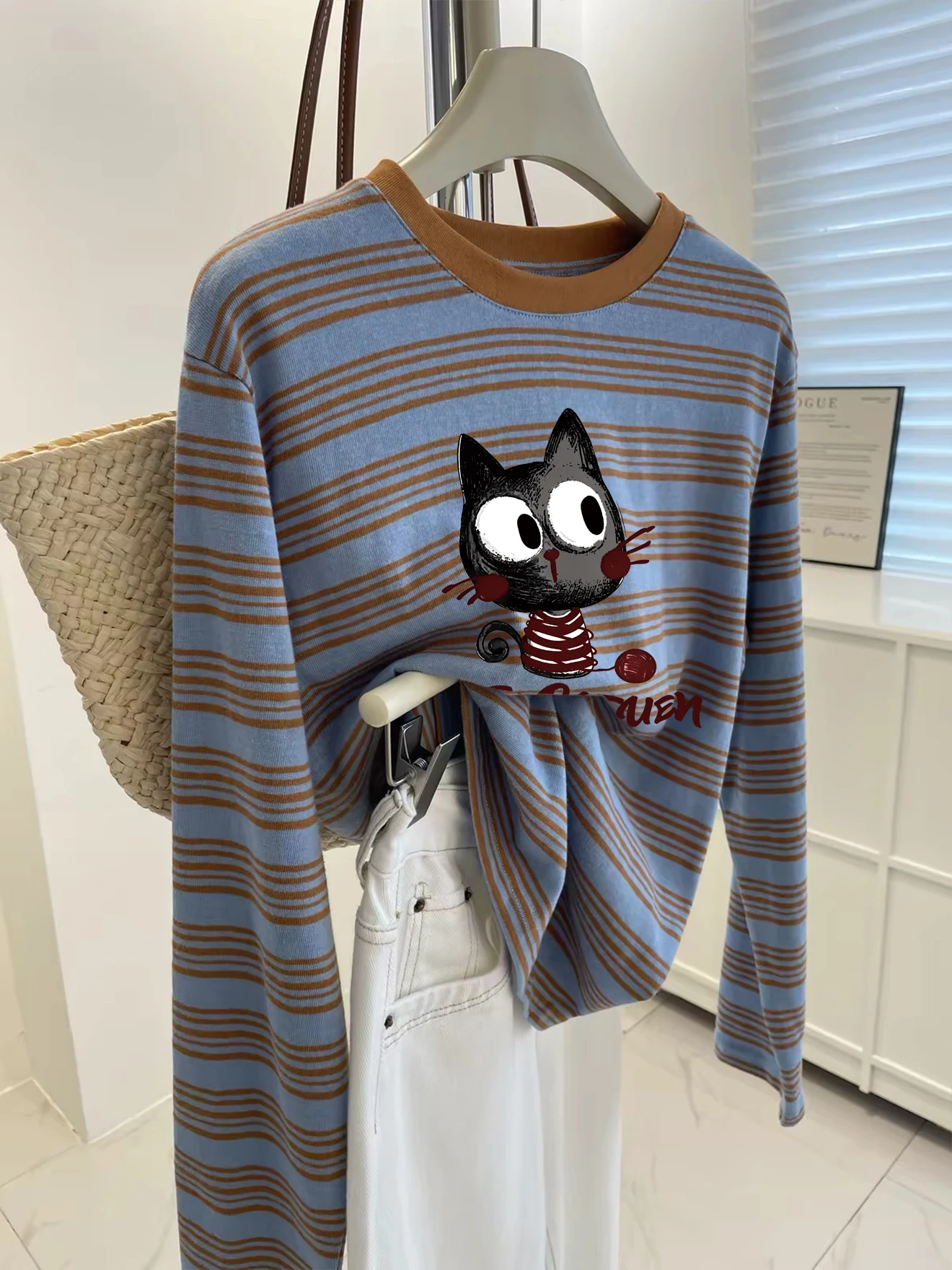 Loose Fit Women's Long Sleeve round Neck T-Shirt Casual Basic Top White Enhancing Blue Stripes Design Autumn Season Fashion