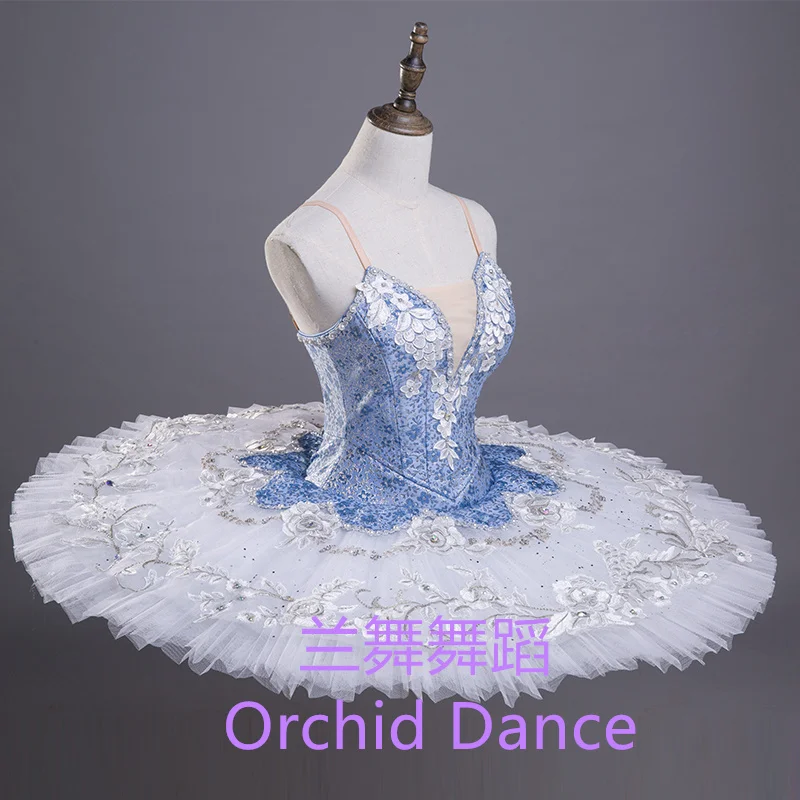 Dobrze wykonane, wysokiej jakości, profesjonalne, szyte na miarę, klasyczne kostiumy baletowe tutu dla dorosłych dziewcząt w kolorze liliowym z ptakiem.