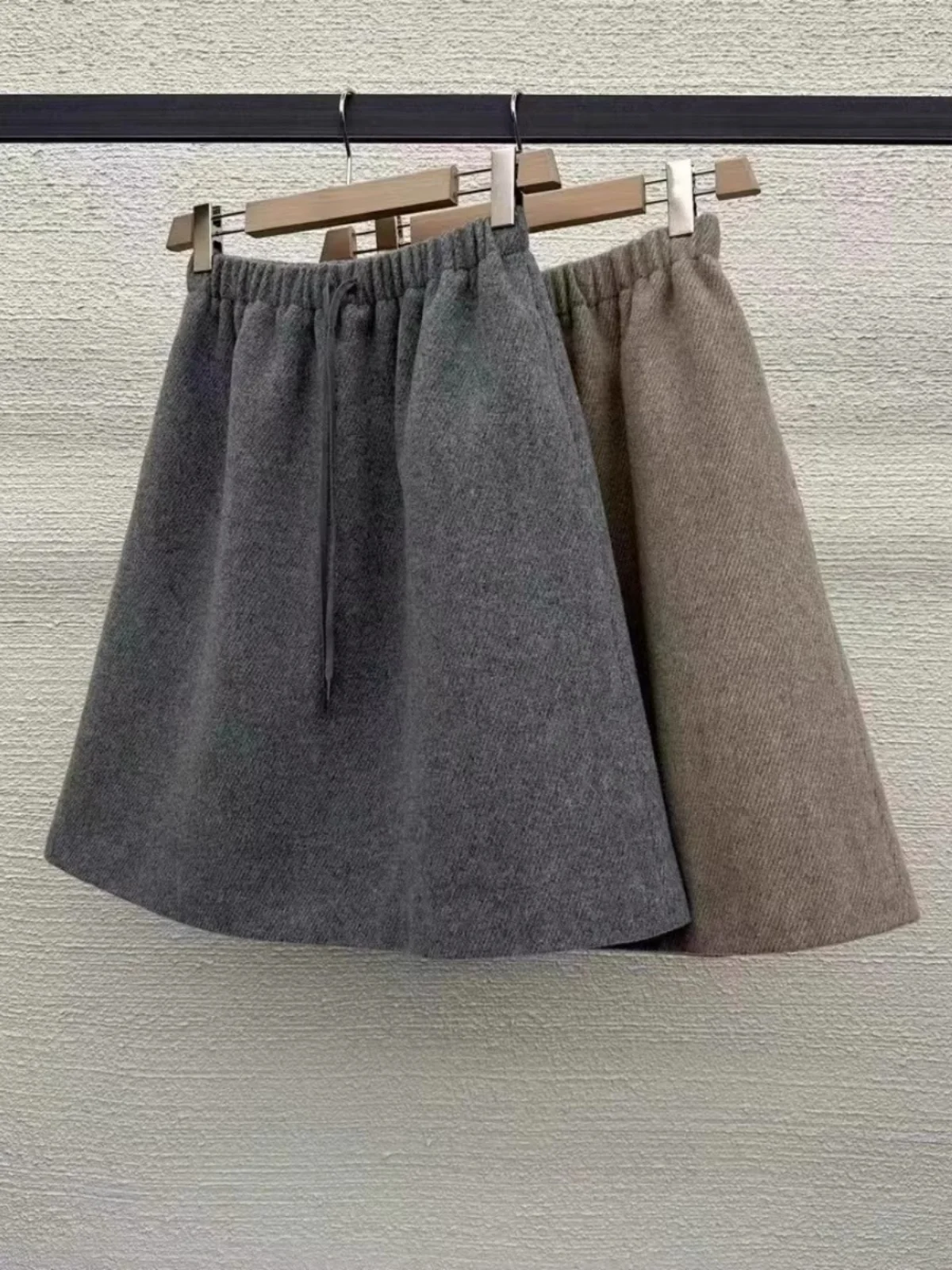 

Женская твидовая юбка А-силуэта с высокой талией и эластичным поясом, короткая, осенне-зимняя новинка Dongda Gate