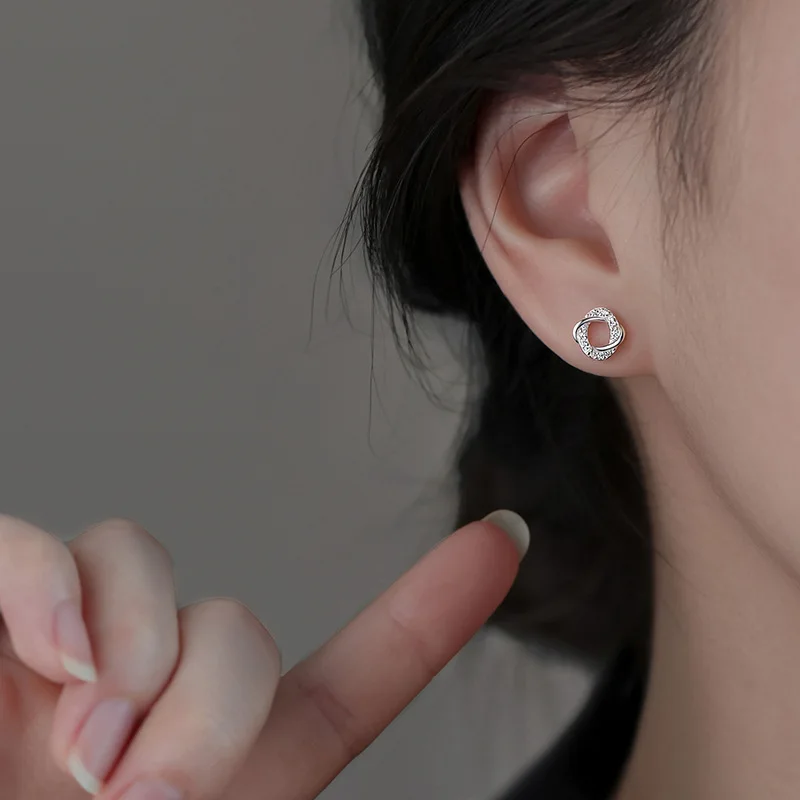 أقراط هندسية من الفضة الإسترليني عيار 925 بأحجار زركونيا عصرية بتصميم متطور هدية للفتيات أقراط أنيقة للنساء