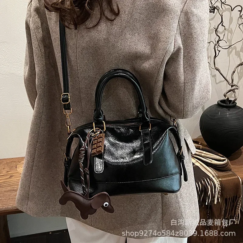 AW2025 Bolsa Boston de luxo silenciosa, alça superior de couro de grão integral com alça de corrente removível para sala de tabuleiro chique