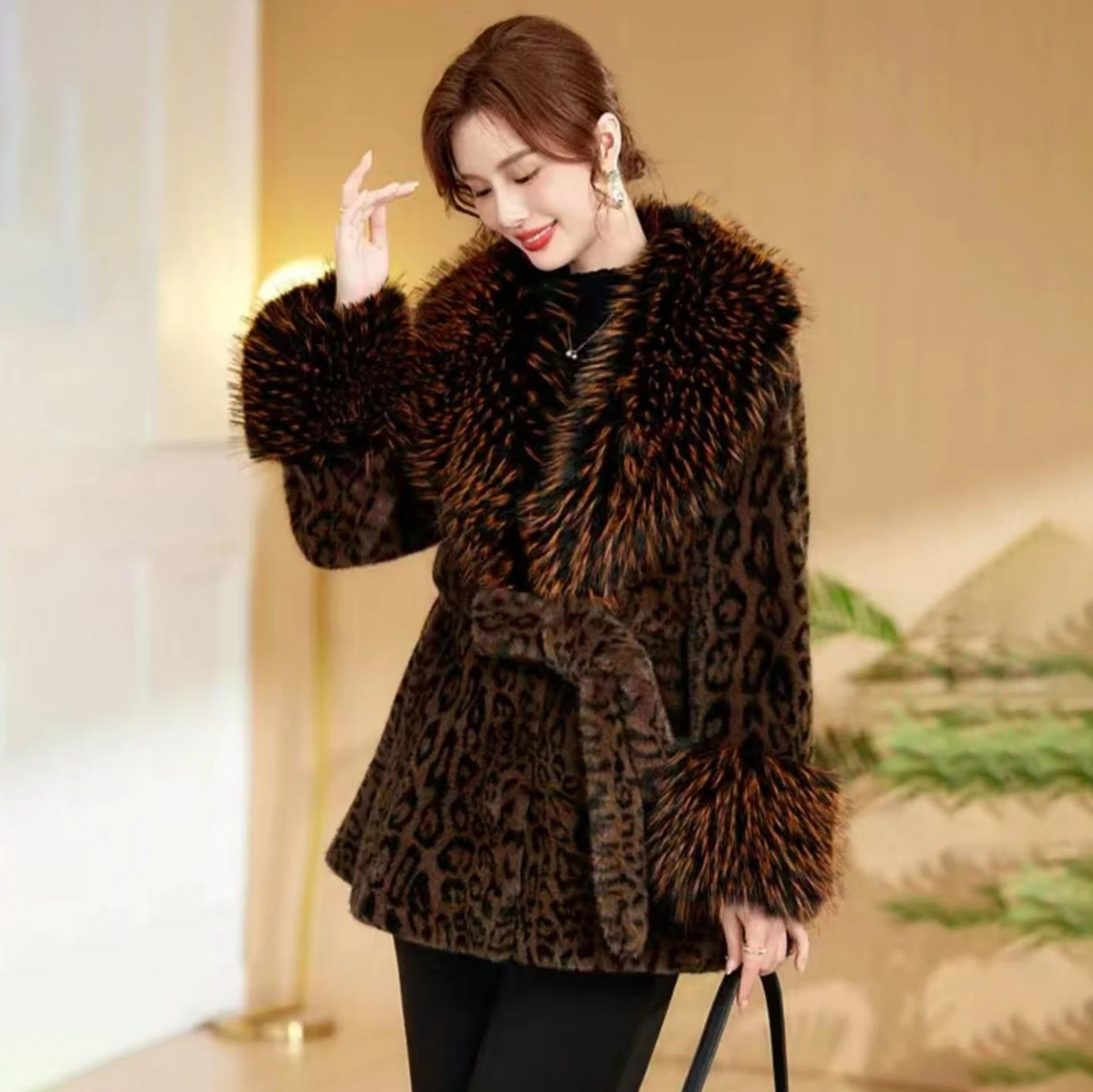 جديد خريف وشتاء 2026 جاكيت جديد من الفرو مطبوع عليه الفهد ملابس خارجية معطف نسائي متوسط الطول فضفاض دافئ بياقة ماو ماو معطف باركر