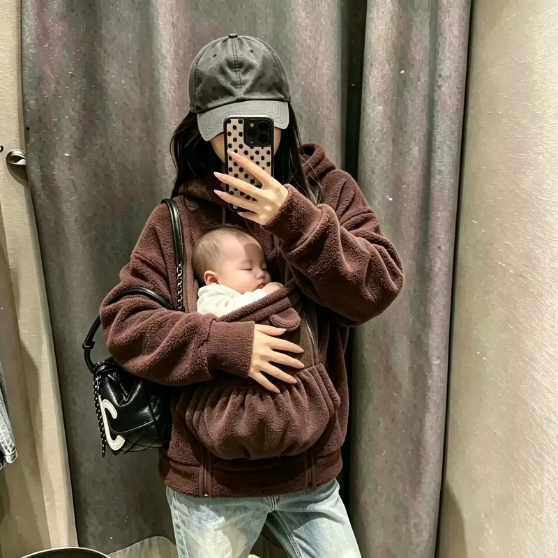 Abrigo con capucha de forro polar 2 en 1 con bolsillo tipo canguro para llevar al bebé, sudadera de maternidad cálida para mujer, ropa de abrigo para mamá y bebé, disponible en varios colores.
