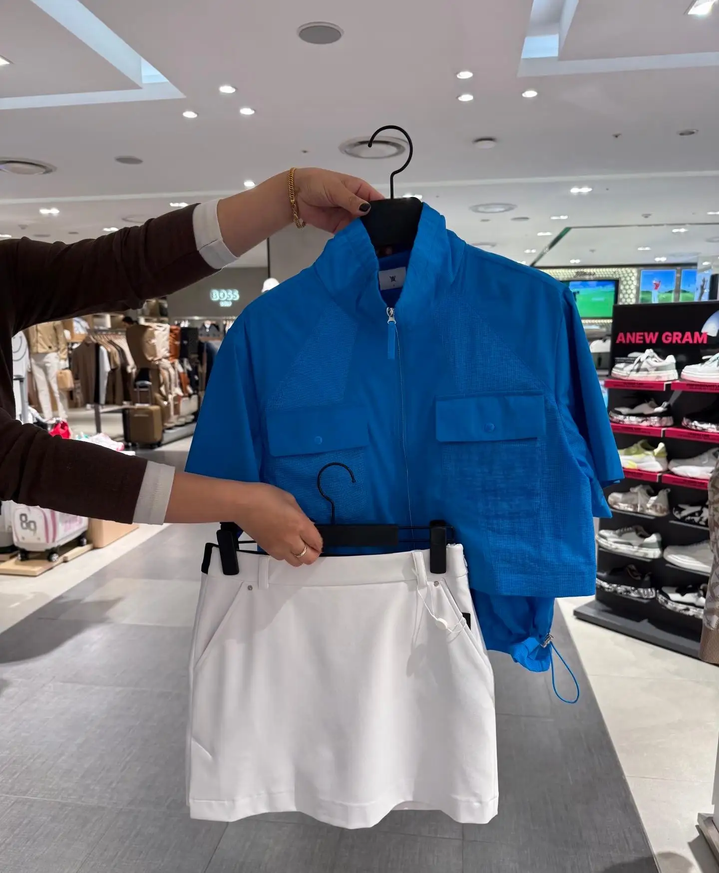 New Women's Short-Sleeve Zipper Jacket for Golf—Loose-Fitting, Casual, and Versatile