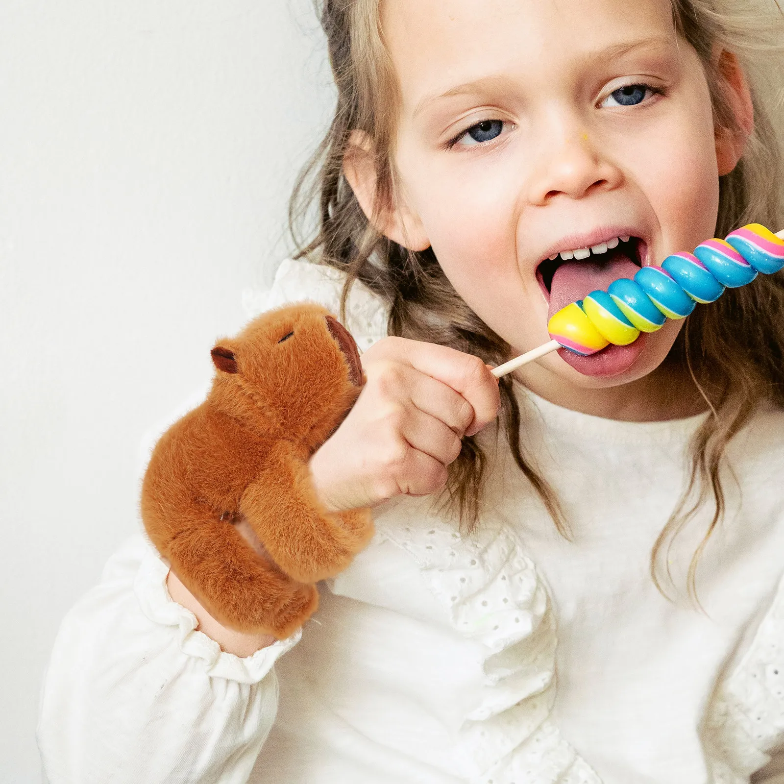 

Мягкий плюшевый браслет-хлопушка с мультяшным дизайном, удобный, теплый, для зимы, для вечеринок, декоративный