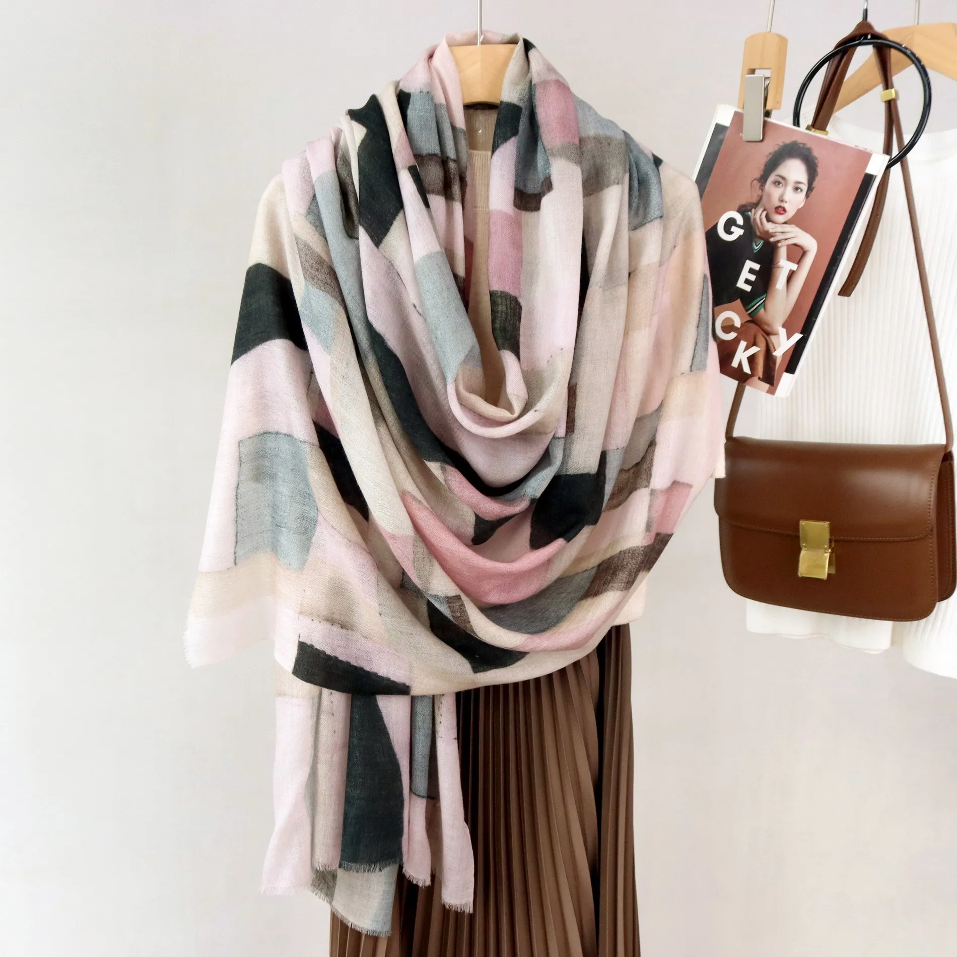 High-end Elegant Women's Exquisite Geometric Color-block Print Quality Water-soluble Wool Hand-fringed Soft Long Scarf Shawl