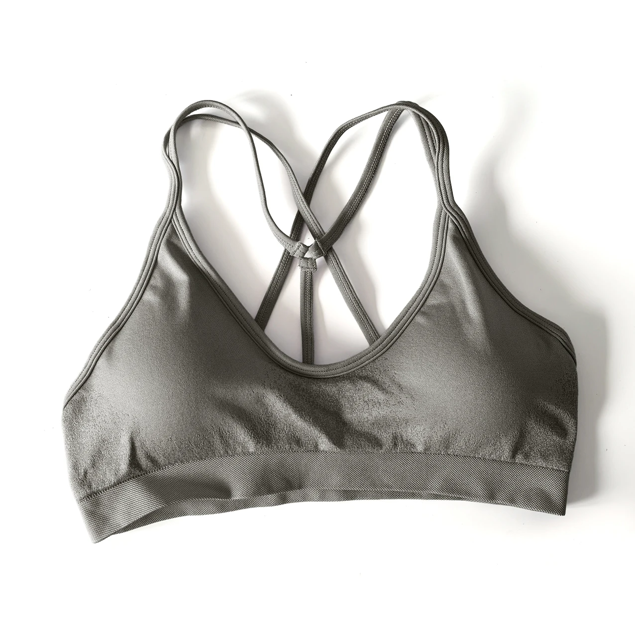 VEQKING حمالات صدر لليوجا للسيدات بدون خياطة متقاطعة من الخلف قطع علوية رياضية قصيرة مع وسادات برقبة منخفضة ملابس رياضية علوية سريعة الجفاف نشطة