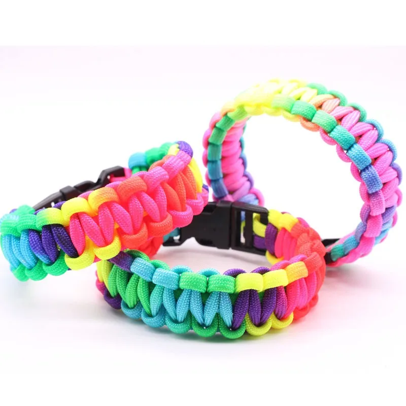 7-Strand Paracord Bracelet: Outdoor Survival - usage example