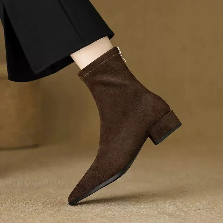 Plus-Size Damenstiefel 2026 Wintermode Spitz Zehentrenner Kurze Stiefel mit Reißverschlüssen am Rücken, Schlanke Nude-Stiefel mit Niedrigem Absatz – Detail 5
