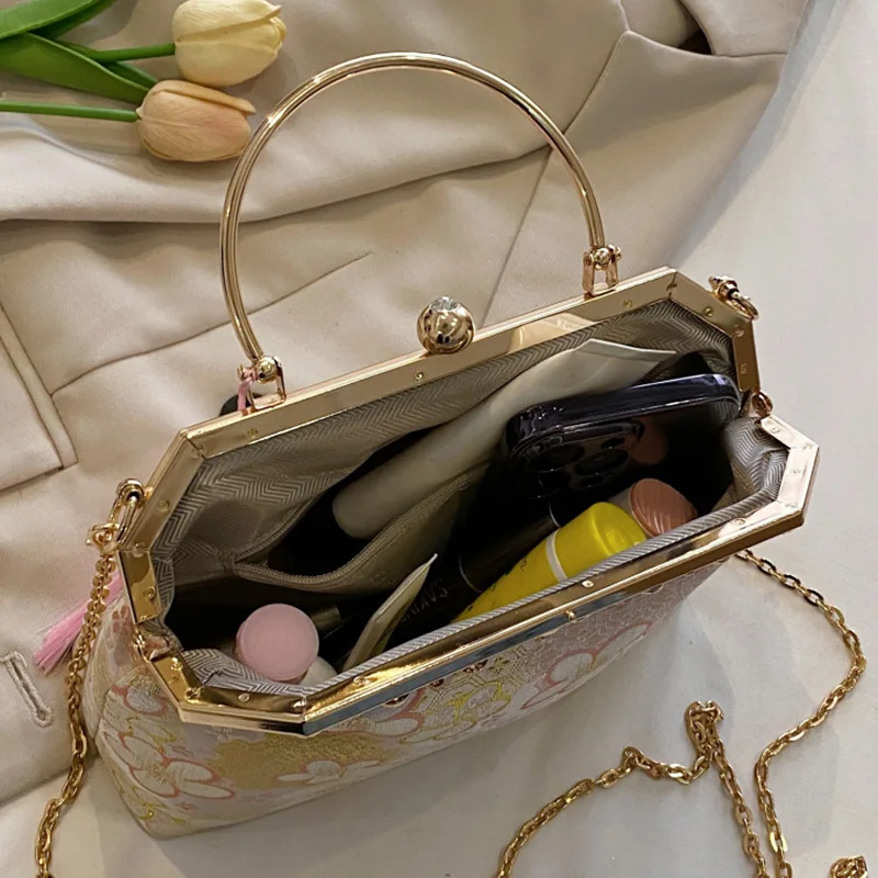 2024 Vintage Women Chain Tassel Shell Clip Lock Bags Evening Clutch Lady Flower Chain Messenger Bags Retro Simplicity Handbags