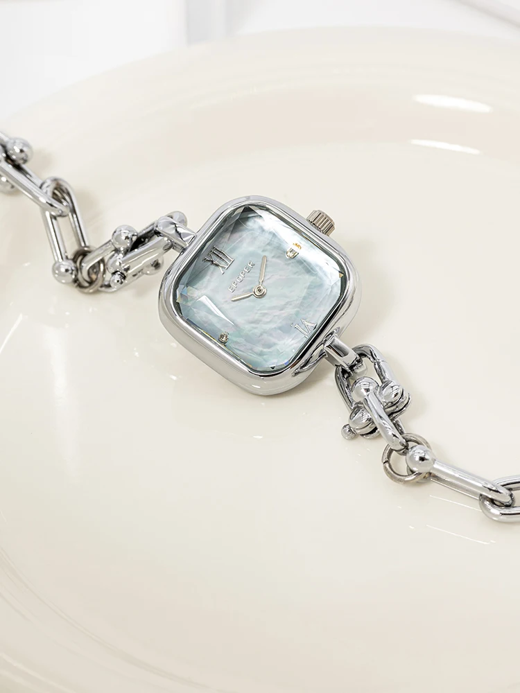 

Exquisitely Designed Subtly Luxurious Square MultiColor Dial High-End BraceletStyle Women'S Watch Fashionable Quartz Wristwatch.