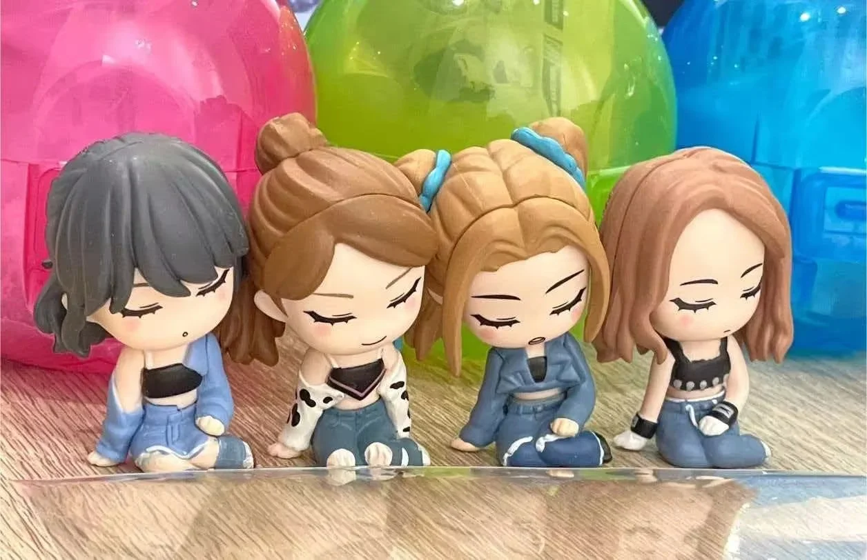 

Новинка! Корейская женская группа, фигурки-сюрпризы в коробках, ручная работа, украшение для рабочего стола, подарок для фанатов.