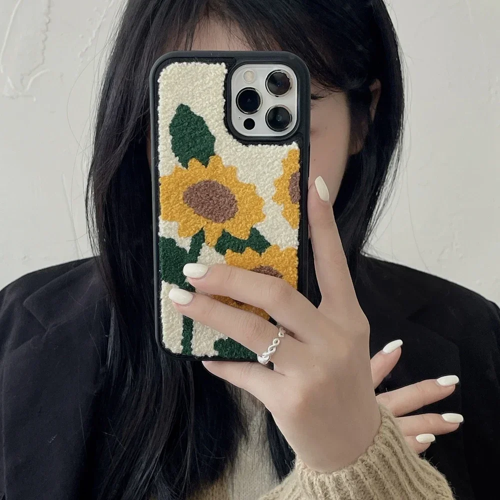 Capa de pelúcia à prova de choque para iPhone, Sun Flower Cover, Bordado Flower, Estética Fuzzy, iPhone 11, 12, 13, 14, 15 Pro Max, Xr, X, Xs, 14,