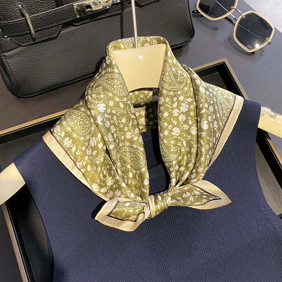 ผ้าพันคอไหมแท้ 100% ลายดอกไม้พ - Luxury Bags And Accessories บทวิจารณ์และราคา