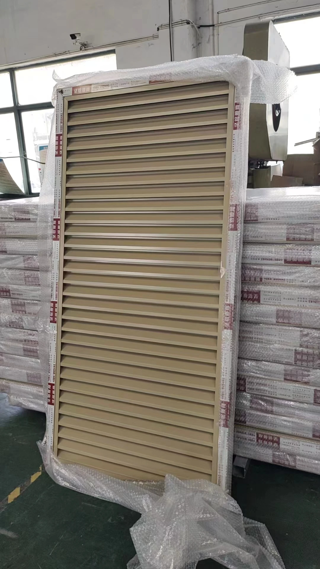 Stationary profile extrusion rain shutters, horizontal opening, modern design, suitable for outdoor use