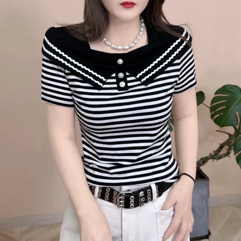 

Slimming and Personalized Short-sleeved T-shirt for Women A High-end Fashionable and Stylish Women's Wear for Summer Casual Wear