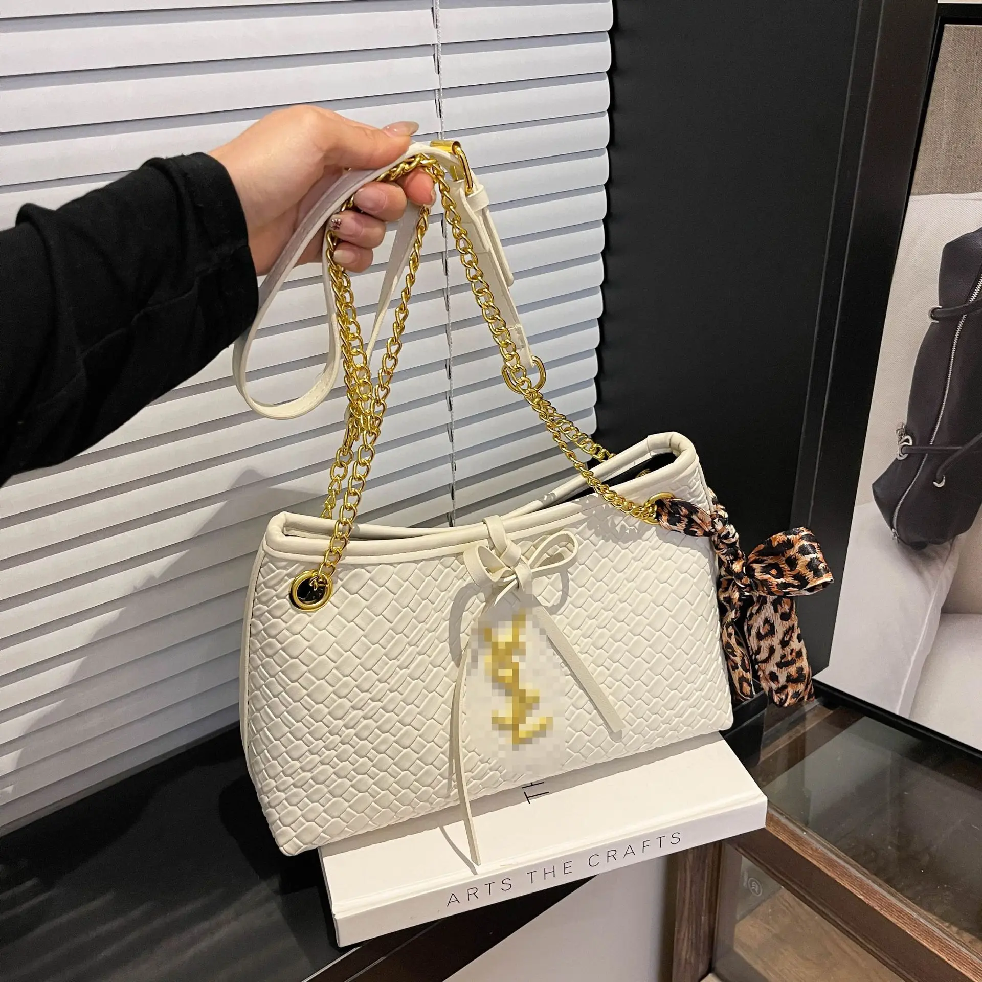 

Модная сумка-тоут 2025 года — просторная сумка через плечо/сумка через плечо, легкая повседневная сумка для женщин, готовая к офисью/на открытом воздухе