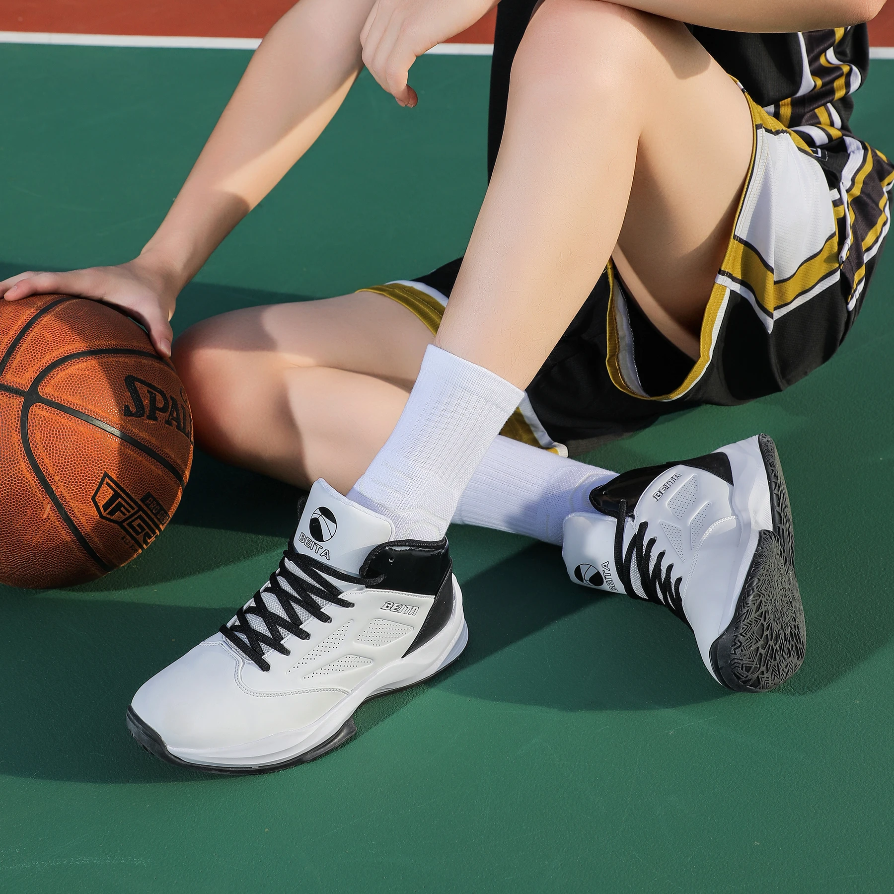 2025 New Casual High-Quality Youth Basketball Shoes Rubber Friction Sound Unisex Sports Breathable