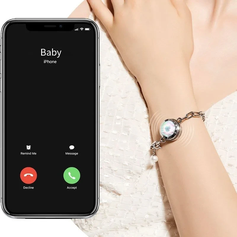 أساور Totwoo لمسافات طويلة تضيء وتهتز للأزواج، هدايا العلاقة لمسافات طويلة سوار بلوتوث ذكي