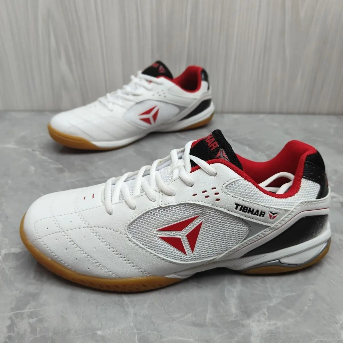 Deluxe Table Tennis Shoes Men's Badminton Shoes Women's Badminton Shoes Size 36-45 Professional Lightweight Sports Couple Shoes