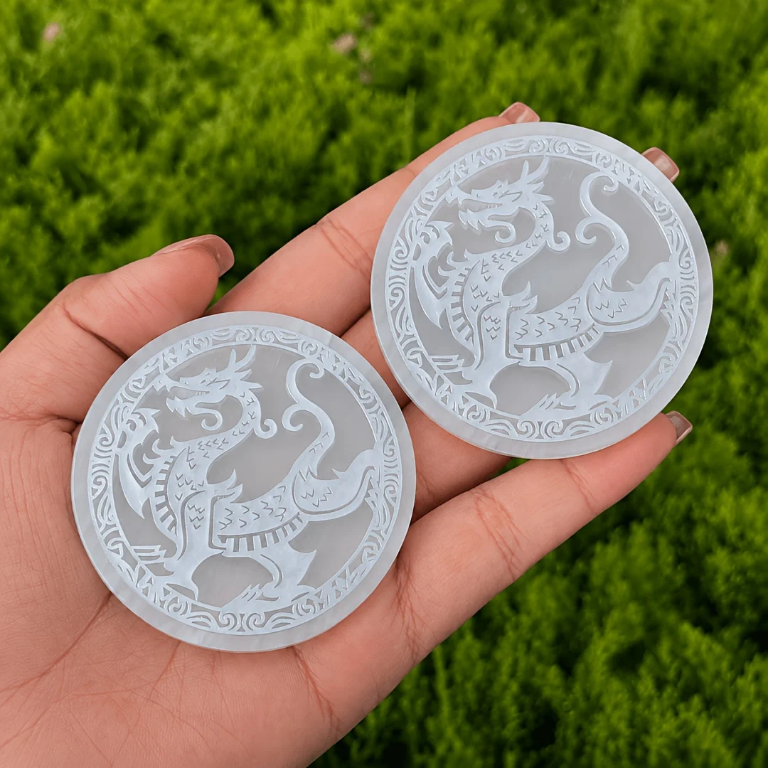 Silver Pattern Selenite Slice Round Decorative Stone Disc with Detailed Dragon Design, Natural White Texture, Polished Surface