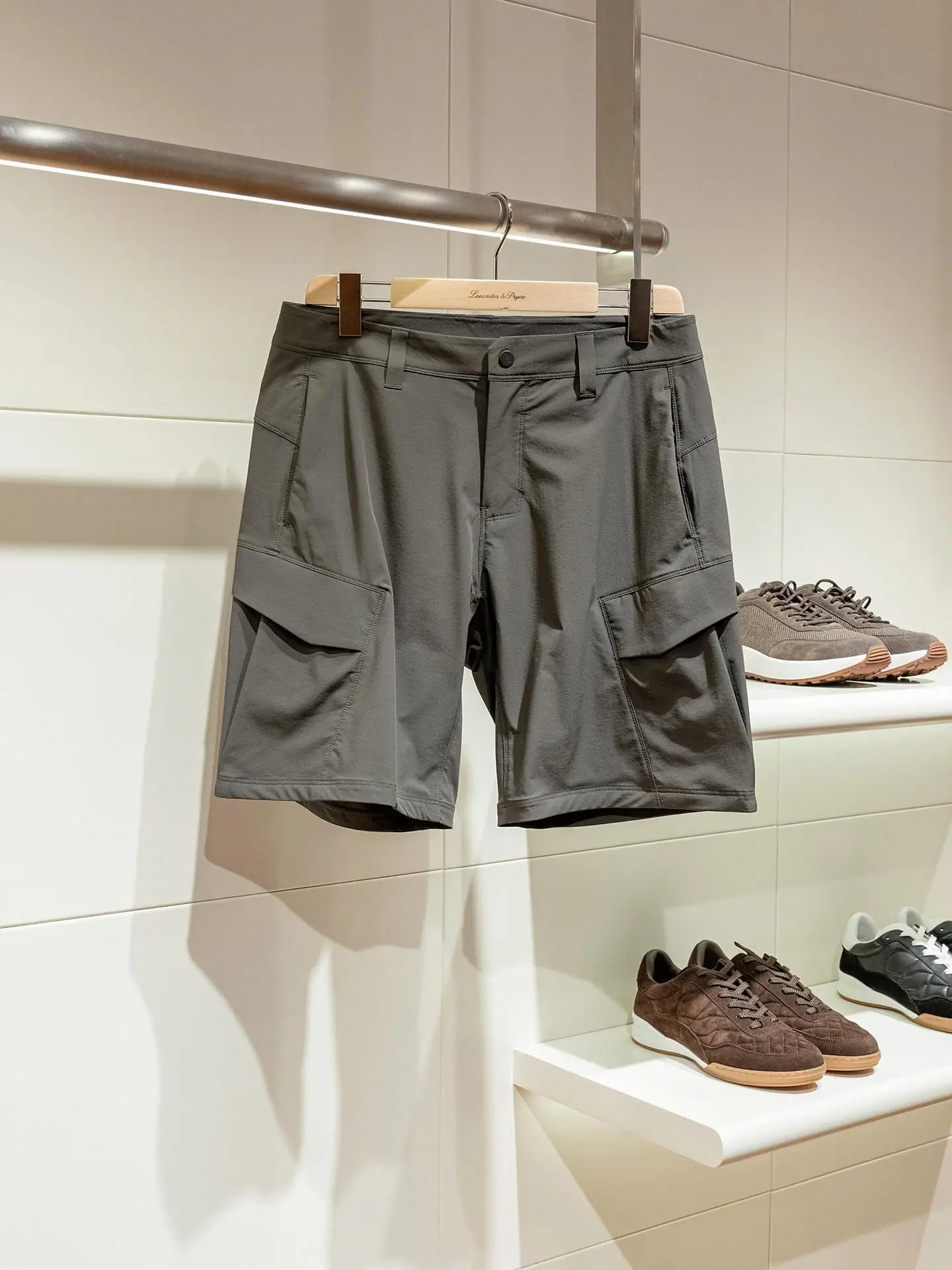 Afbeelding 5: Zomerse casual loszittende ademende modieuze licht luxe heren shorts