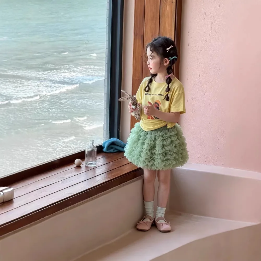 Girls wearing Korean style short sleeved tops in summer look super good Dopamine cake skirt, fluffy skirt, trendy