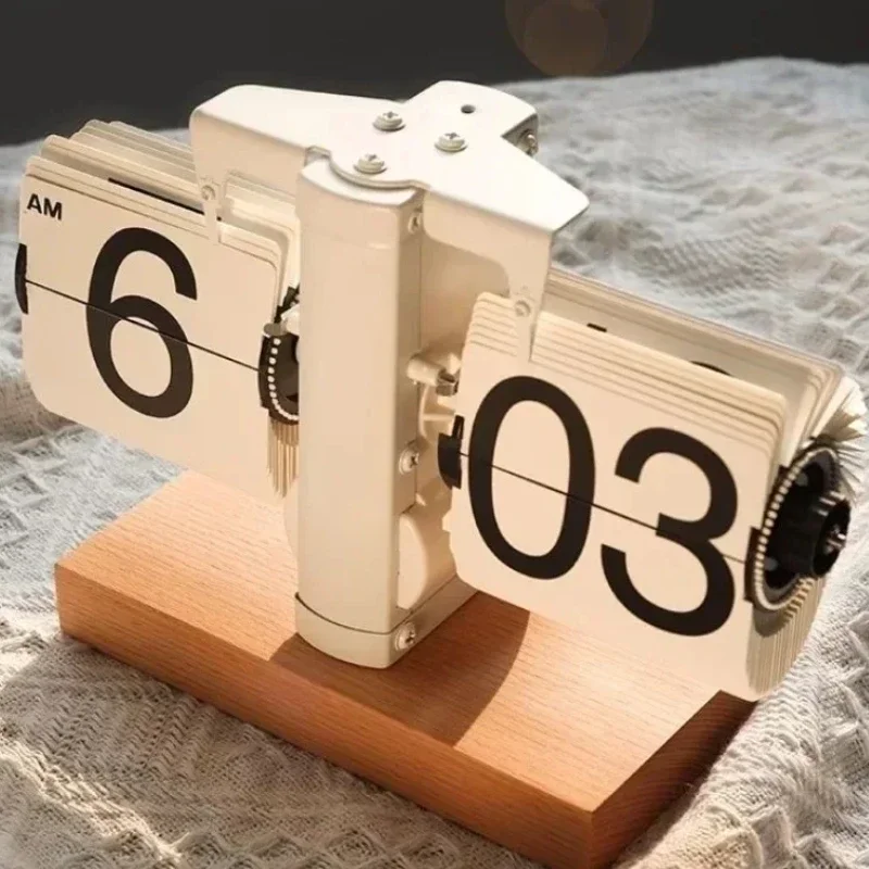 AutoPager Chrome Table Clock Retro Desk Clock Minor Creative Flip Watch Interior Home Table Decoration with Square Base Design