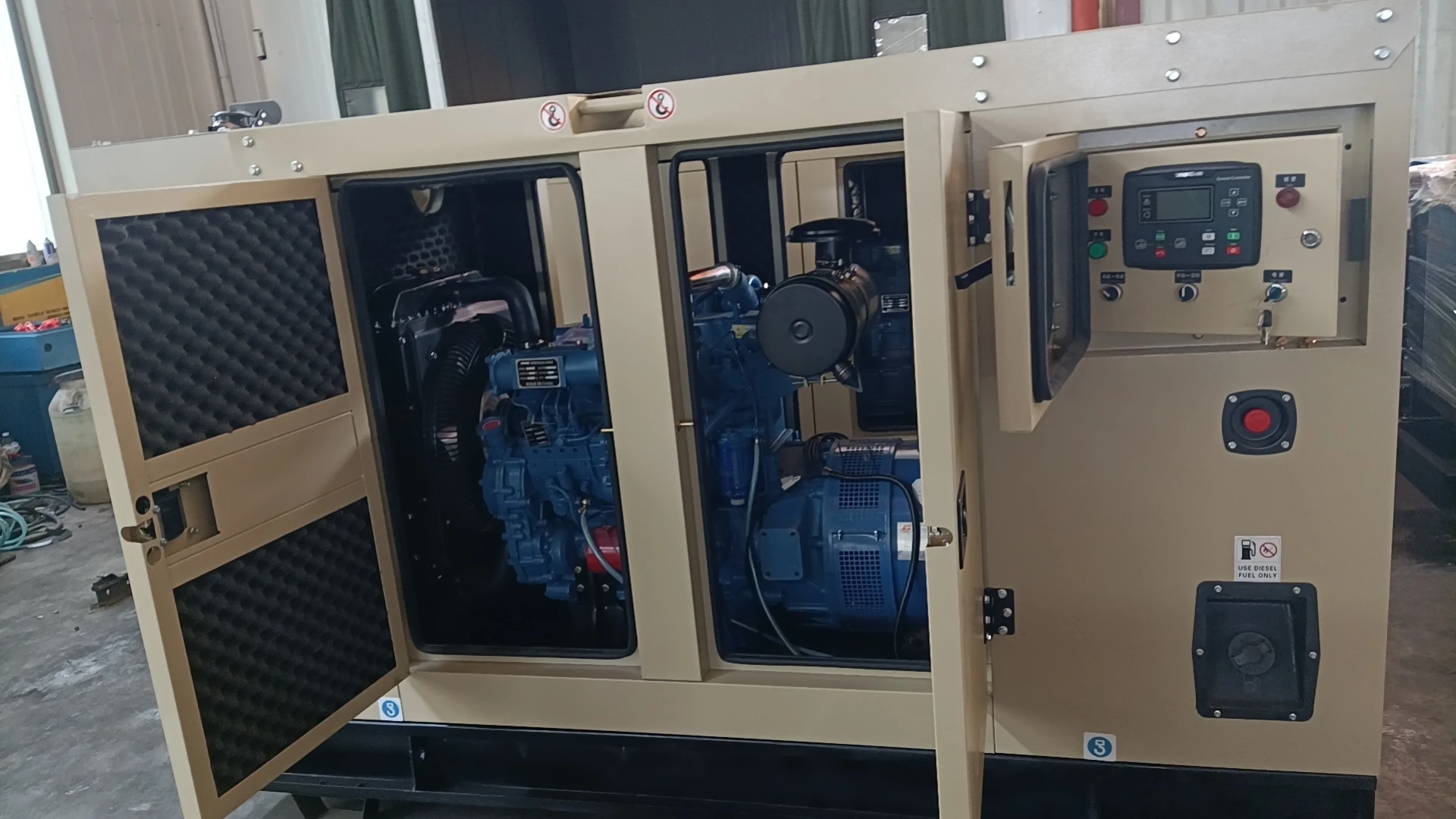 مولد ديزل صامت عازل للصوت عالي الجودة من ويفانغ ريكاردو 40kw 50kva مع مولد كهربائي بدون فرش وخزان وقود أساسي
