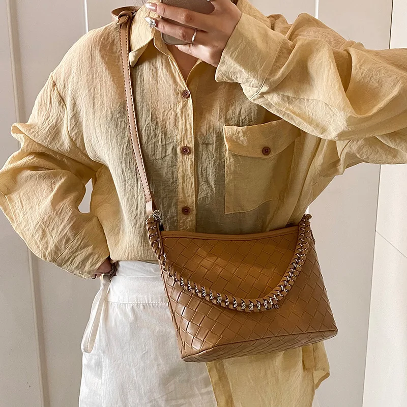 

2025 Women's Niche Fashion Woven Bucket Bag - Summer High-end Chain, Portable Shoulder Crossbody Bag
