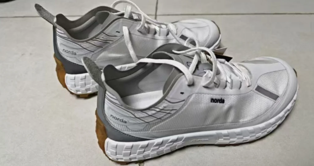 

2024 Breathable Sports Running Shoes Comfortable New Jogging Walking Shoes Men Women Shock Absorption Fitness Outdoor Shoes