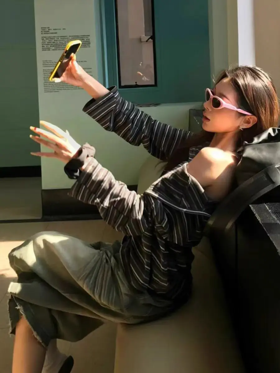 Damskie koszulki w paski na co dzień z odkrytymi ramionami, amerykański styl retro, długi rękaw, wyszczuplająca bluzka w stylu \"spicy girl\", obcisła bluzka Harajuku Y2k