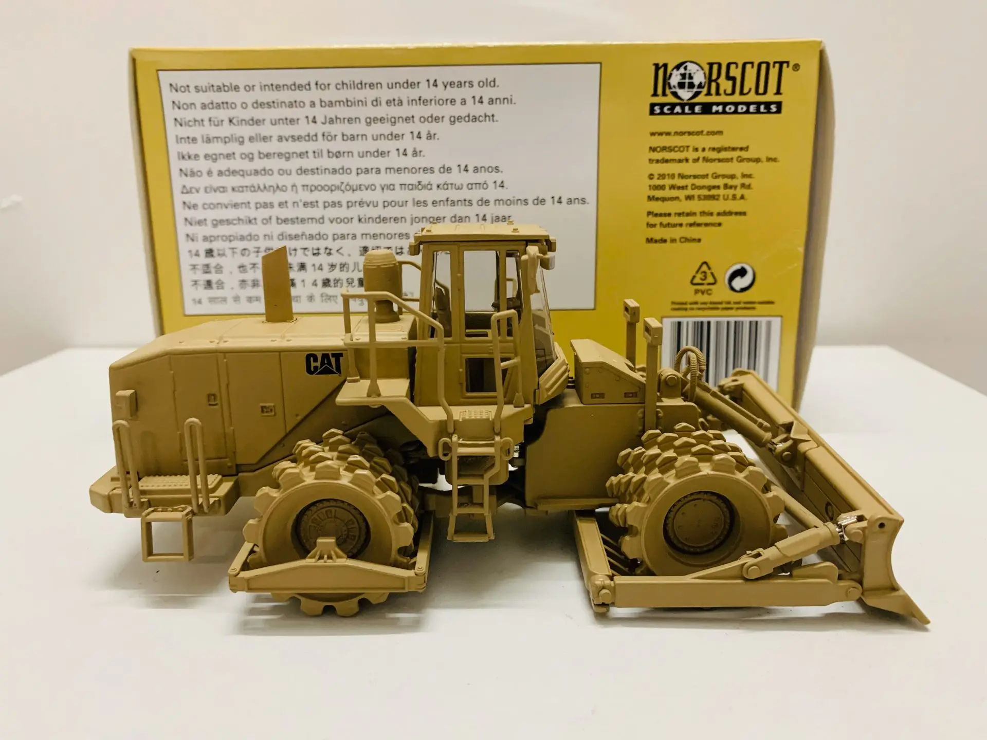 Military 815F Soil Compactor 1:50 Scale DieCast Model 55254