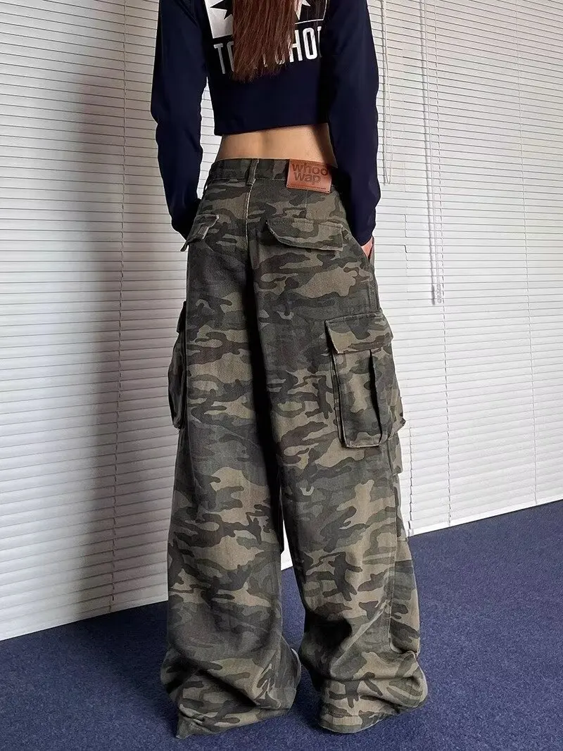 กางเกงยีนส์คาร์โก้สไตล์วินเทจล้างสีสำหรับผู้หญิง แฟชั่นฤดูใบไม้ร่วง สไตล์อเมริกัน Y2K เอวสูงทรงหลวม กางเกงคาร์โก้ลำลองลายพรางแบบใหม่