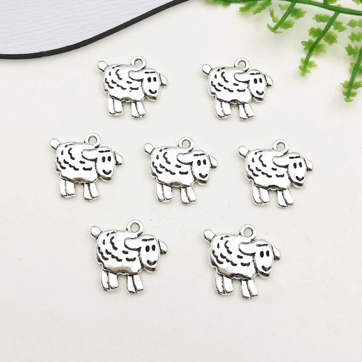 10/20 Antique Silvery Sheep Charm Alloy Cartoon Animal Pendants For DIY Jewelry Making Findings Craft Accessories