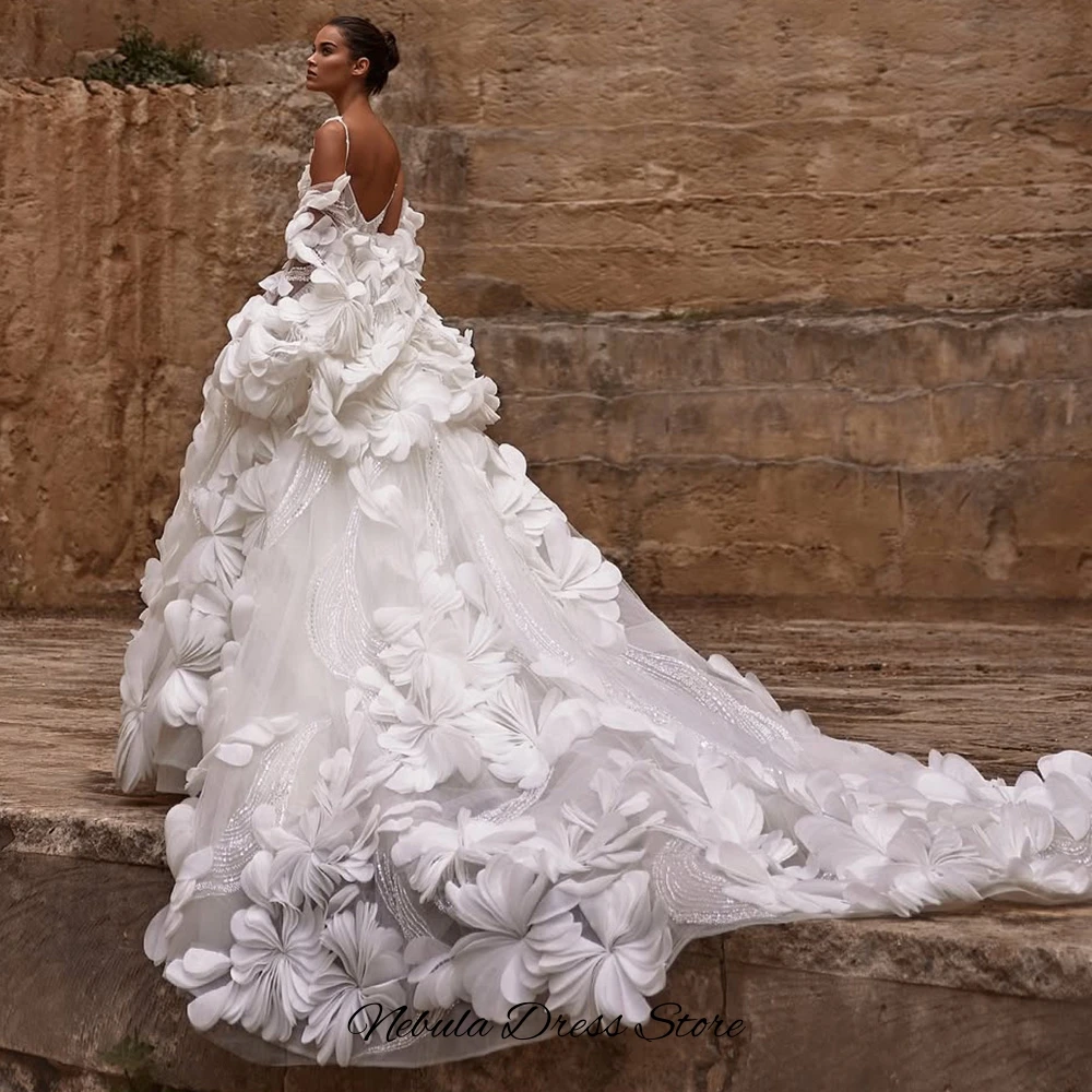 Vestido De Novia personalizado con flores hechas a mano, vestidos De Novia modernos sin mangas con escote en forma De corazón, Vestido De Novia romántico con cuentas