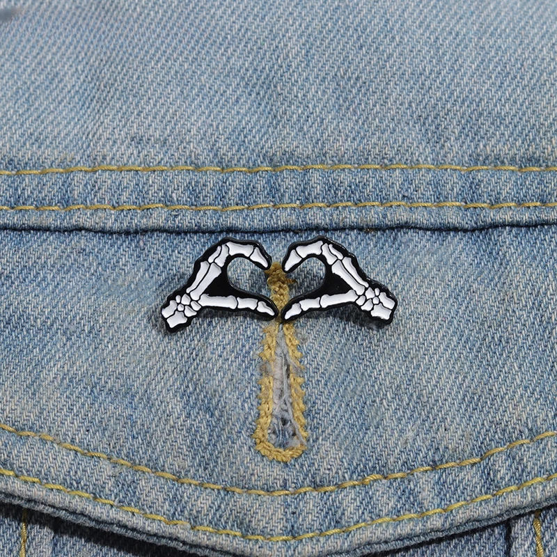 Skeleton Skull Heart Gesture Enamel Pins Halloween Brooch Lapel Badge Punk Gothic Clothes Jewelry Pin Gift for Friends Wholesale