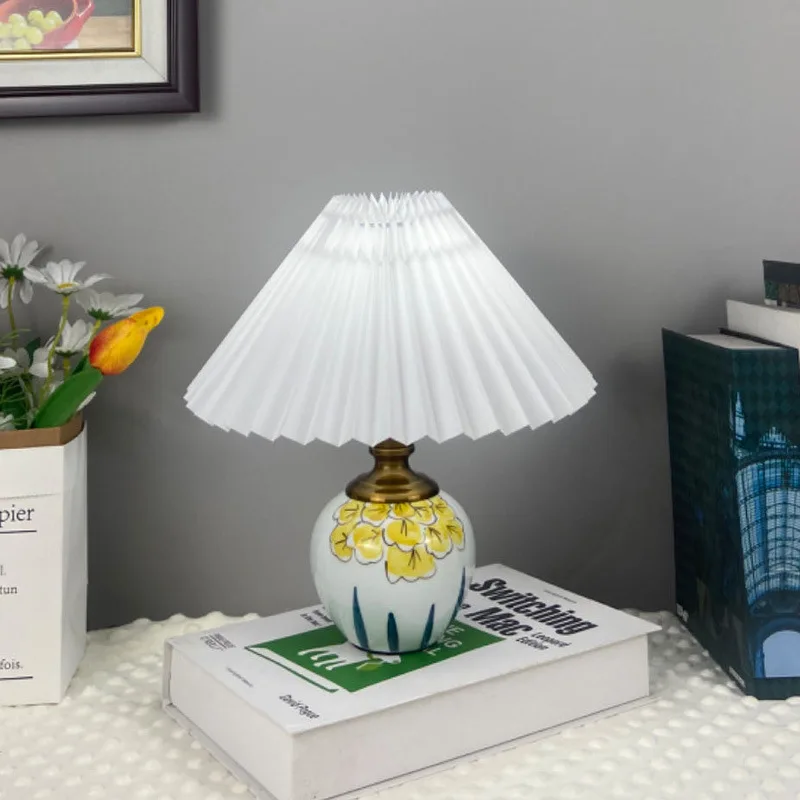 Nordic Decorative Pleated Lampshade Table Lamp with Ceramic Base Home Lighting Fixture