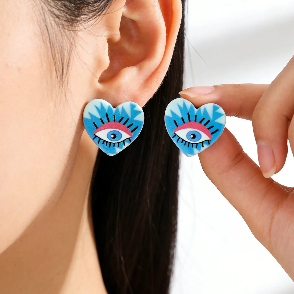 Cross-border devil's eye, niche design, heart-shaped eye stud earrings, colorful graffiti, funny ear jewelry trend